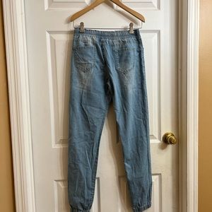 Lightweight elastic jogging jeans